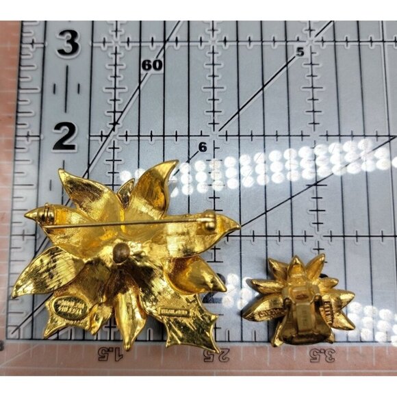 Nolan Miller Poinsettia Jewelry Set Red Enamel Gold Plated Brooch Clip On Earrin - Picture 2 of 16